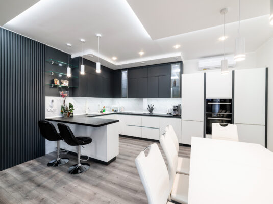Modern, stylish kitchen in black and white